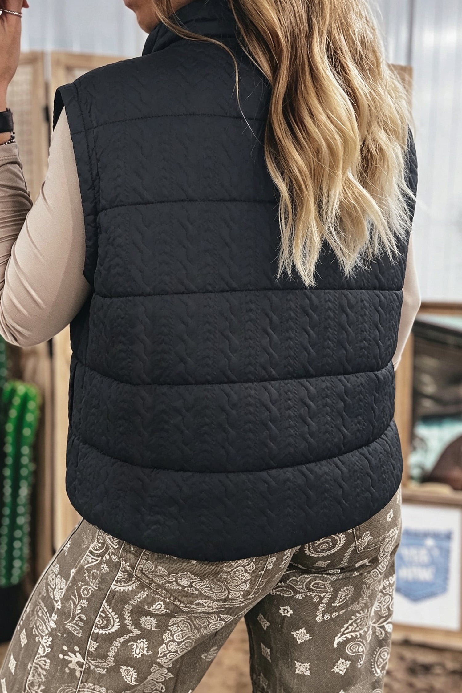 Black Textured Quilted Stand Neck Zipper Winter Vest Secondary image
