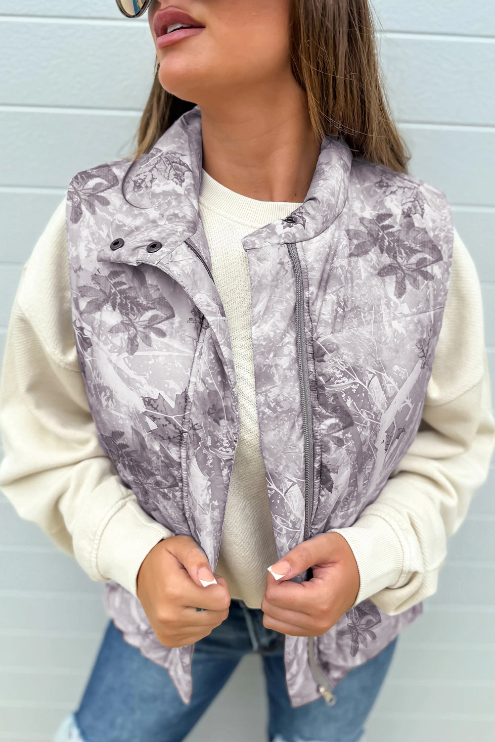 Gray Camo Leaf Print Winter Puffer Vest Main image